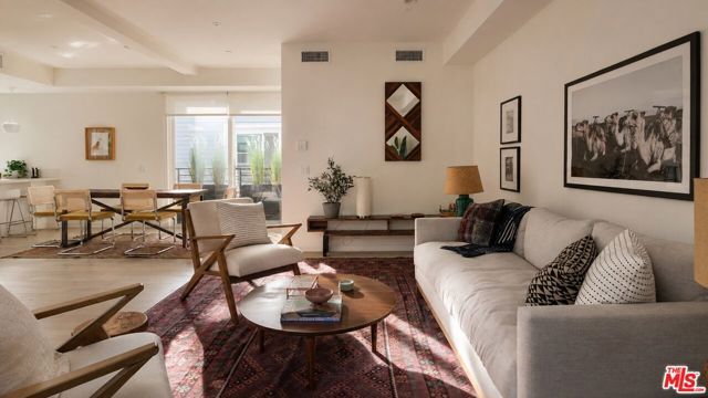 1925 Griffith Park Boulevard, Los Angeles, CA 90039