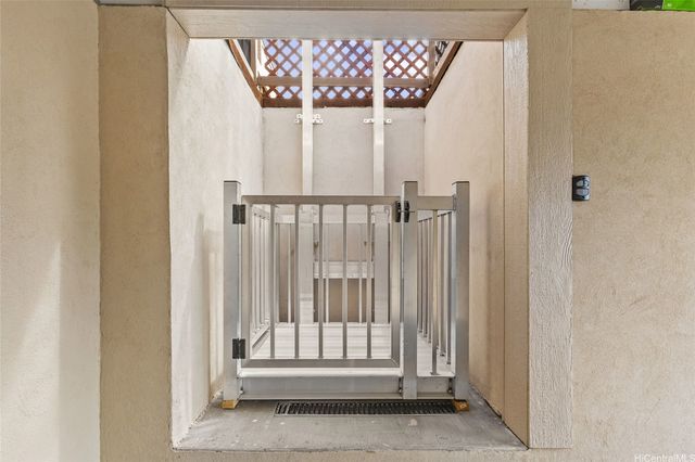 1358 Makaikoa Street, Honolulu, HI 96821