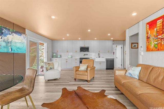 1358 Makaikoa Street, Honolulu, HI 96821