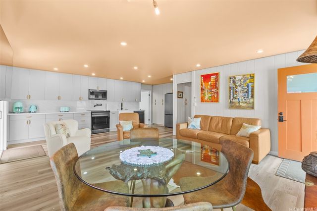 1358 Makaikoa Street, Honolulu, HI 96821