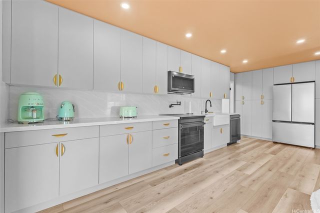 1358 Makaikoa Street, Honolulu, HI 96821