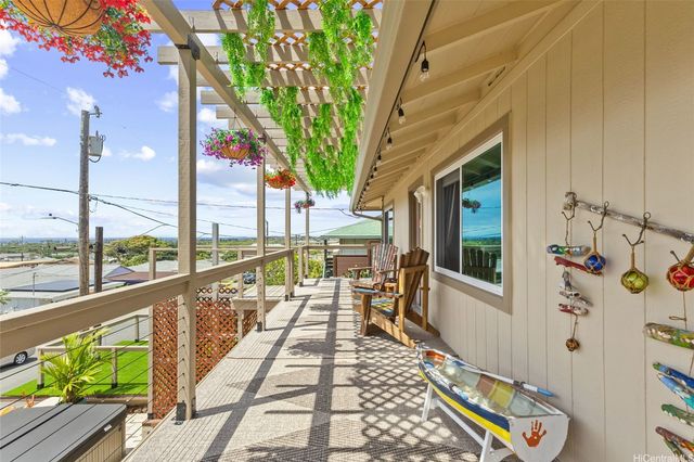 1358 Makaikoa Street, Honolulu, HI 96821