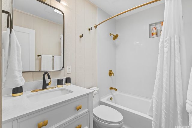 1358 Makaikoa Street, Honolulu, HI 96821