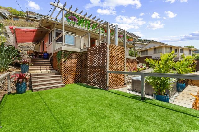 1358 Makaikoa Street, Honolulu, HI 96821