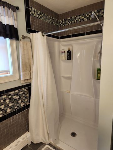 381 Oxford No, Auburn, MA 01501