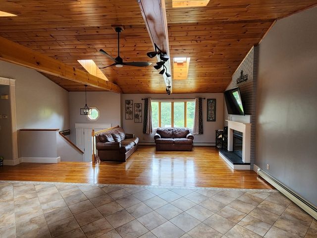 381 Oxford No, Auburn, MA 01501