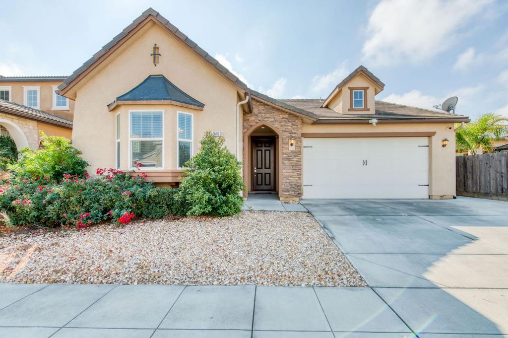 3460 Griffith Avenue, Clovis, CA 93619
