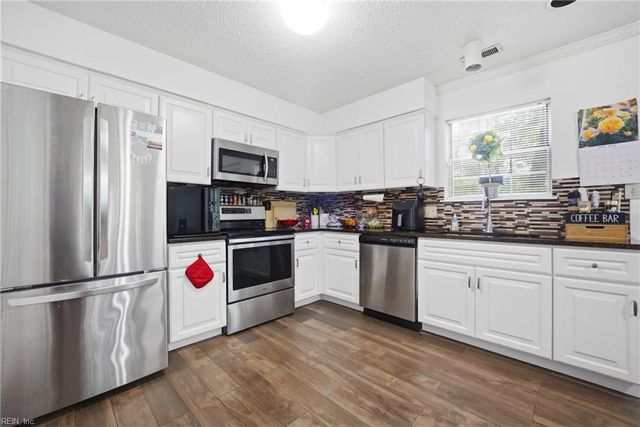 378 Rivers Ridge CIR, Newport News, VA 23608
