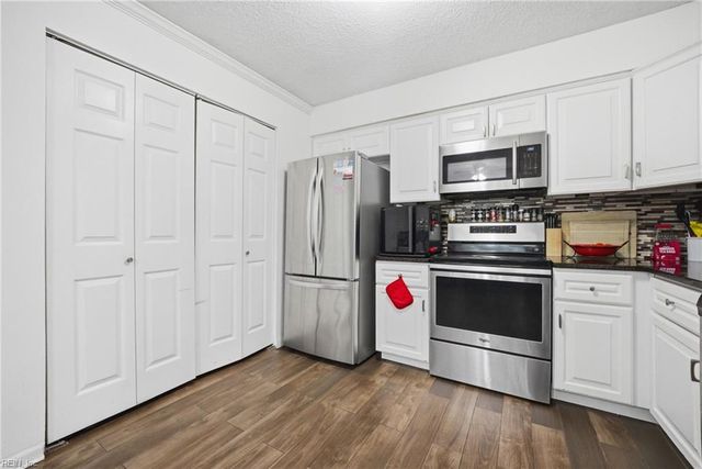 378 Rivers Ridge CIR, Newport News, VA 23608