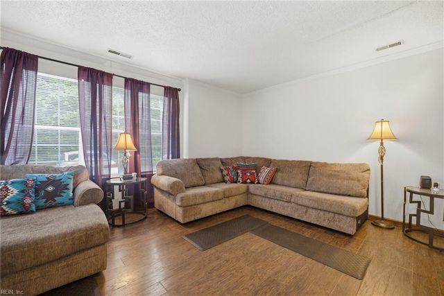 378 Rivers Ridge CIR, Newport News, VA 23608