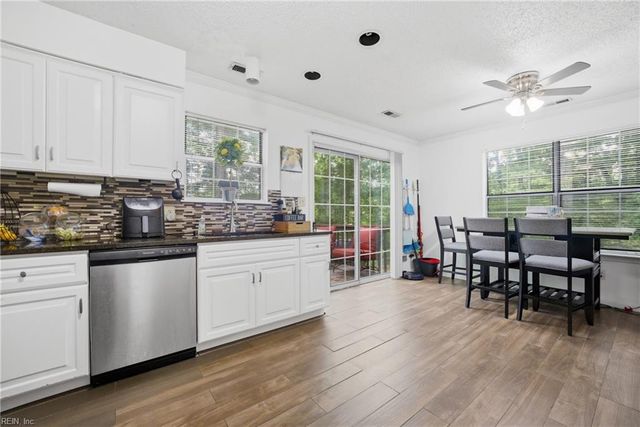 378 Rivers Ridge CIR, Newport News, VA 23608