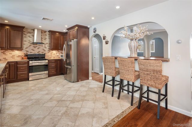 21 Franklin Drive, Mahopac, NY 10541