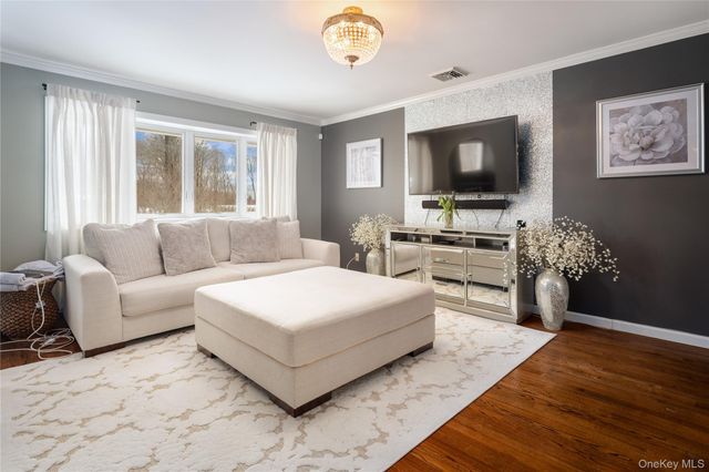 21 Franklin Drive, Mahopac, NY 10541