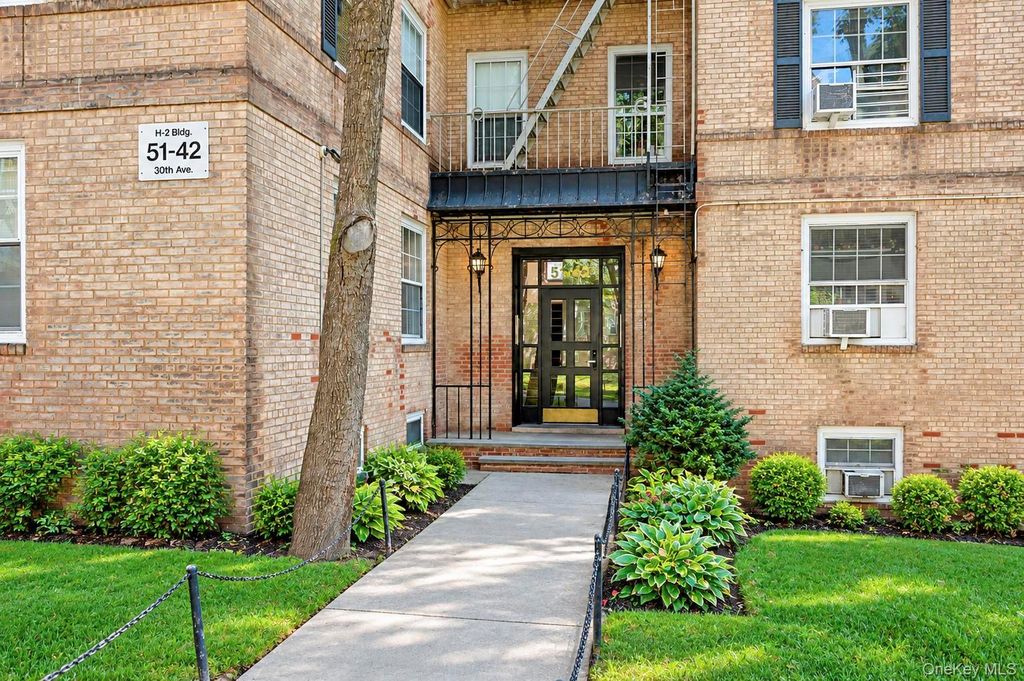 51-42 30th Avenue 4J, Woodside, NY 11377 — photo 5