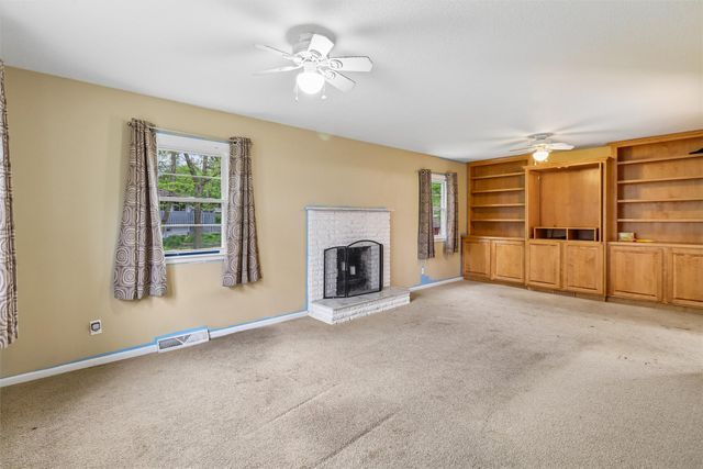 600 Ridge Road, Carlisle, IA 50047