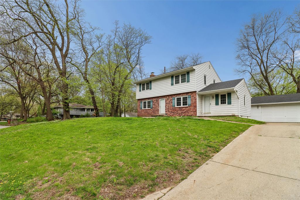 600 Ridge Road, Carlisle, IA 50047