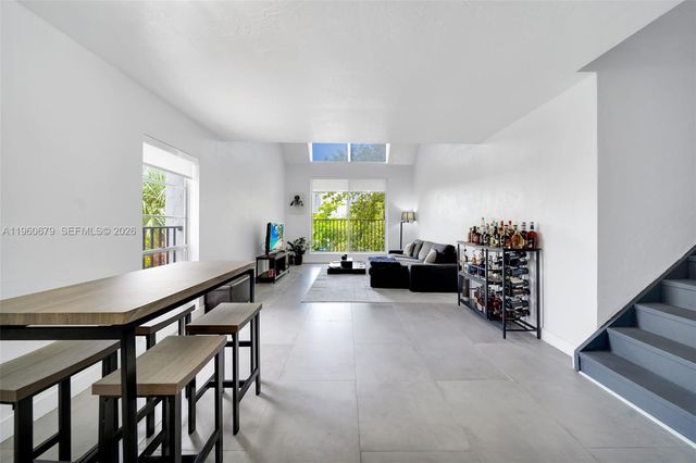 6900 N Kendall Dr A303, Pinecrest, FL 33156