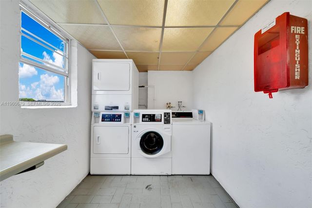 6900 N Kendall Dr A303, Pinecrest, FL 33156