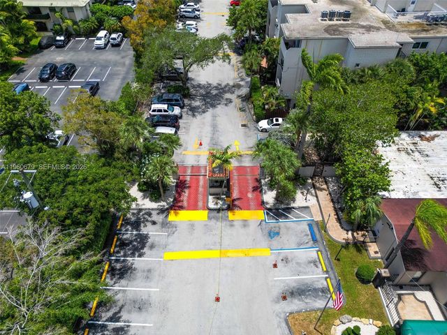 6900 N Kendall Dr A303, Pinecrest, FL 33156