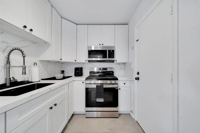 6900 N Kendall Dr A303, Pinecrest, FL 33156