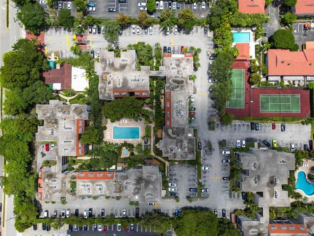 6900 N Kendall Dr A303, Pinecrest, FL 33156