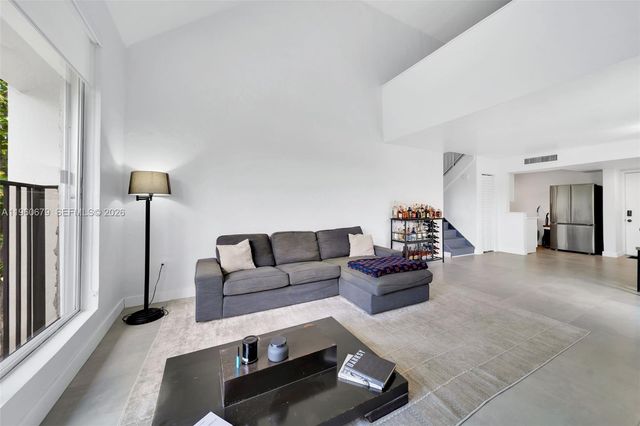 6900 N Kendall Dr A303, Pinecrest, FL 33156