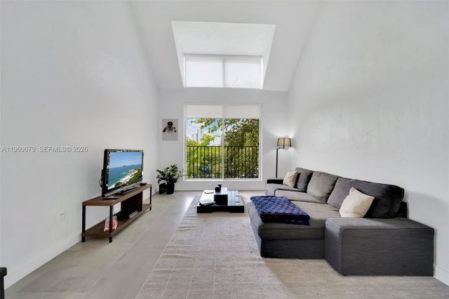 6900 N Kendall Dr A303, Pinecrest, FL 33156