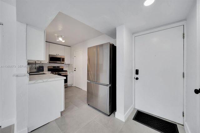 6900 N Kendall Dr A303, Pinecrest, FL 33156