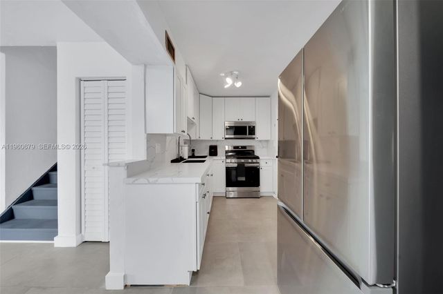 6900 N Kendall Dr A303, Pinecrest, FL 33156