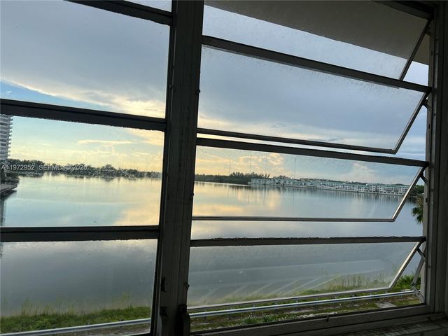 18601 NE 14th Avenue 411, Miami, FL 33179