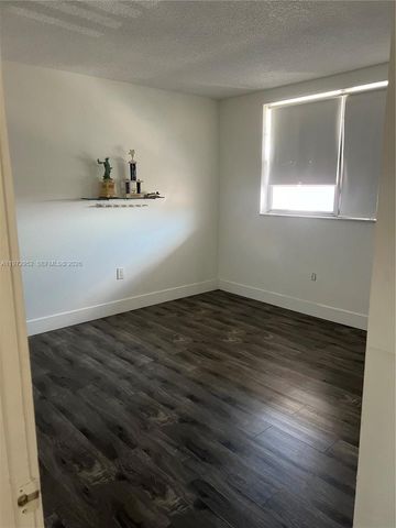 18601 NE 14th Avenue 411, Miami, FL 33179