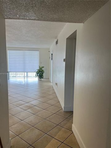 18601 NE 14th Avenue 411, Miami, FL 33179