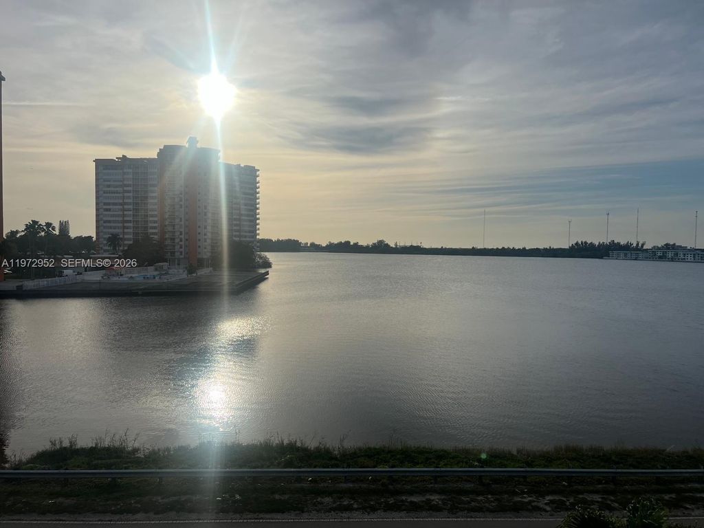 18601 NE 14th Avenue 411, Miami, FL 33179