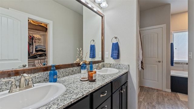 507 W Laurel Avenue, Rogers, AR 72758