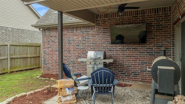 507 W Laurel Avenue, Rogers, AR 72758