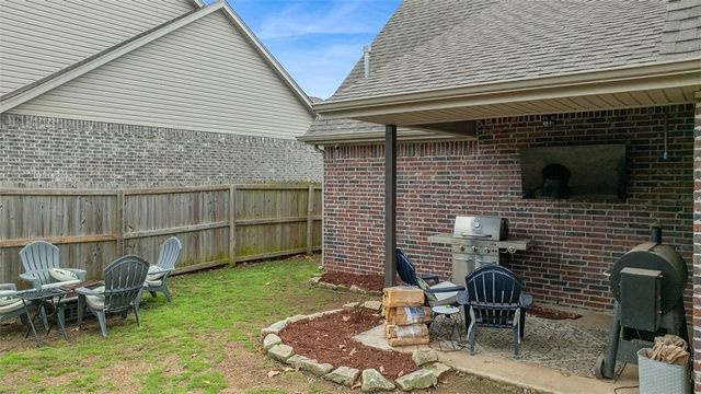 507 W Laurel Avenue, Rogers, AR 72758