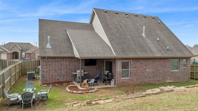 507 W Laurel Avenue, Rogers, AR 72758