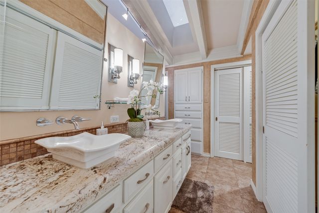 435 W Northgate Drive, Irving, TX 75062