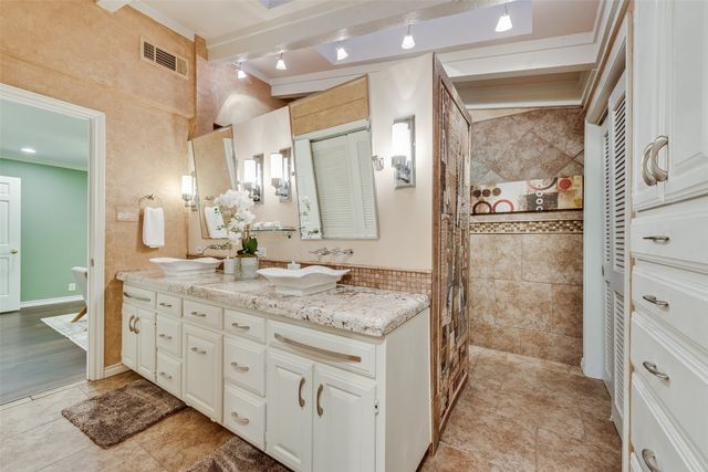 435 W Northgate Drive, Irving, TX 75062