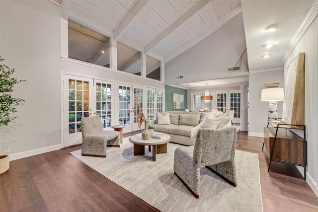 435 W Northgate Drive, Irving, TX 75062