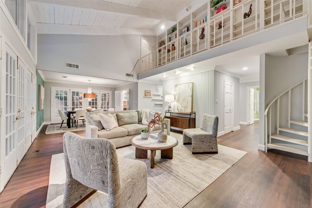 435 W Northgate Drive, Irving, TX 75062