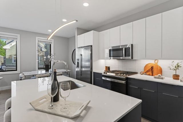 656 Saratoga 204, Boston, MA 02128