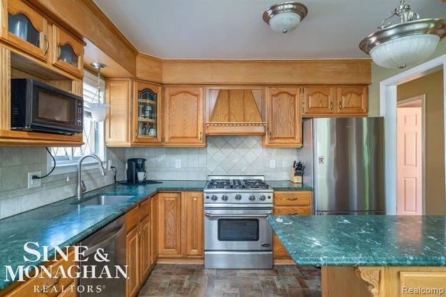 22501 Euclid Street, St Clair Shores, MI 48082