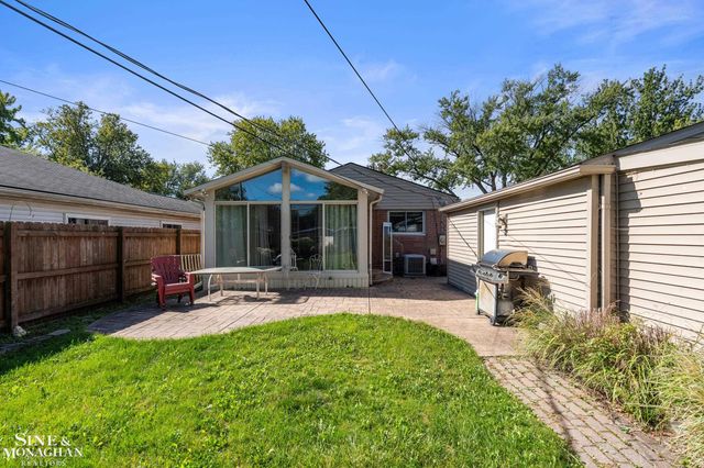 22501 Euclid Street, St Clair Shores, MI 48082