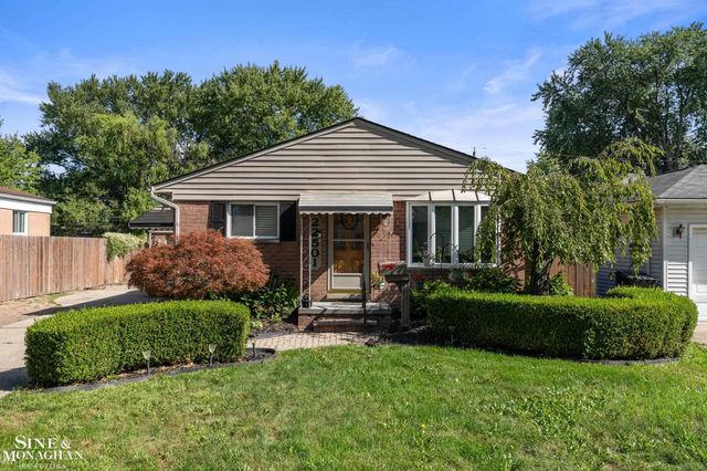 22501 Euclid Street, St Clair Shores, MI 48082
