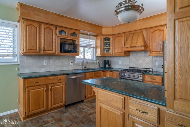 22501 Euclid Street, St Clair Shores, MI 48082