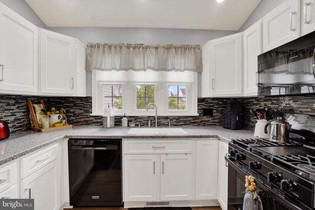 593 HARVEST DR, York, PA 17404