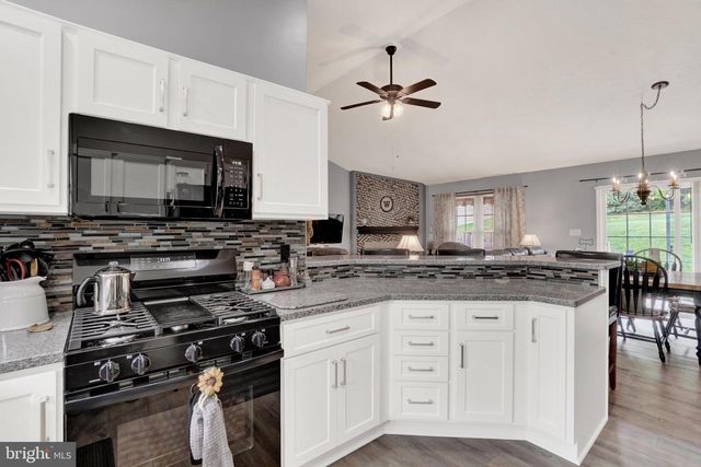 593 HARVEST DR, York, PA 17404