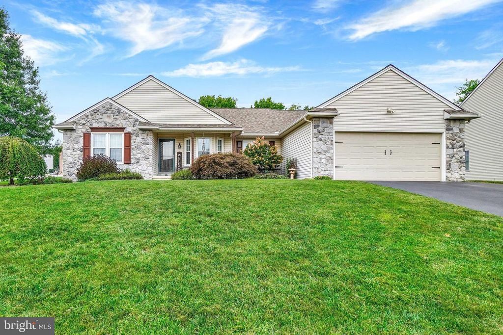 593 HARVEST DR, York, PA 17404