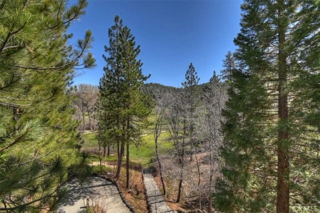 299 Riviera, Lake Arrowhead, CA 92352